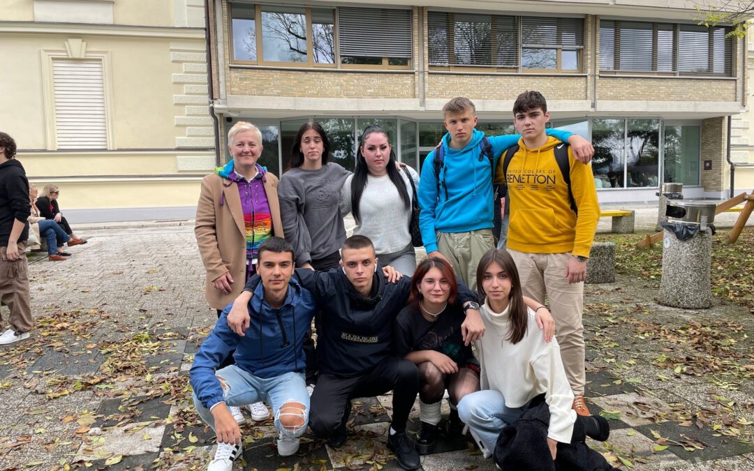 PRVO TEKMOVANJE NAŠIH DEBATERJEV