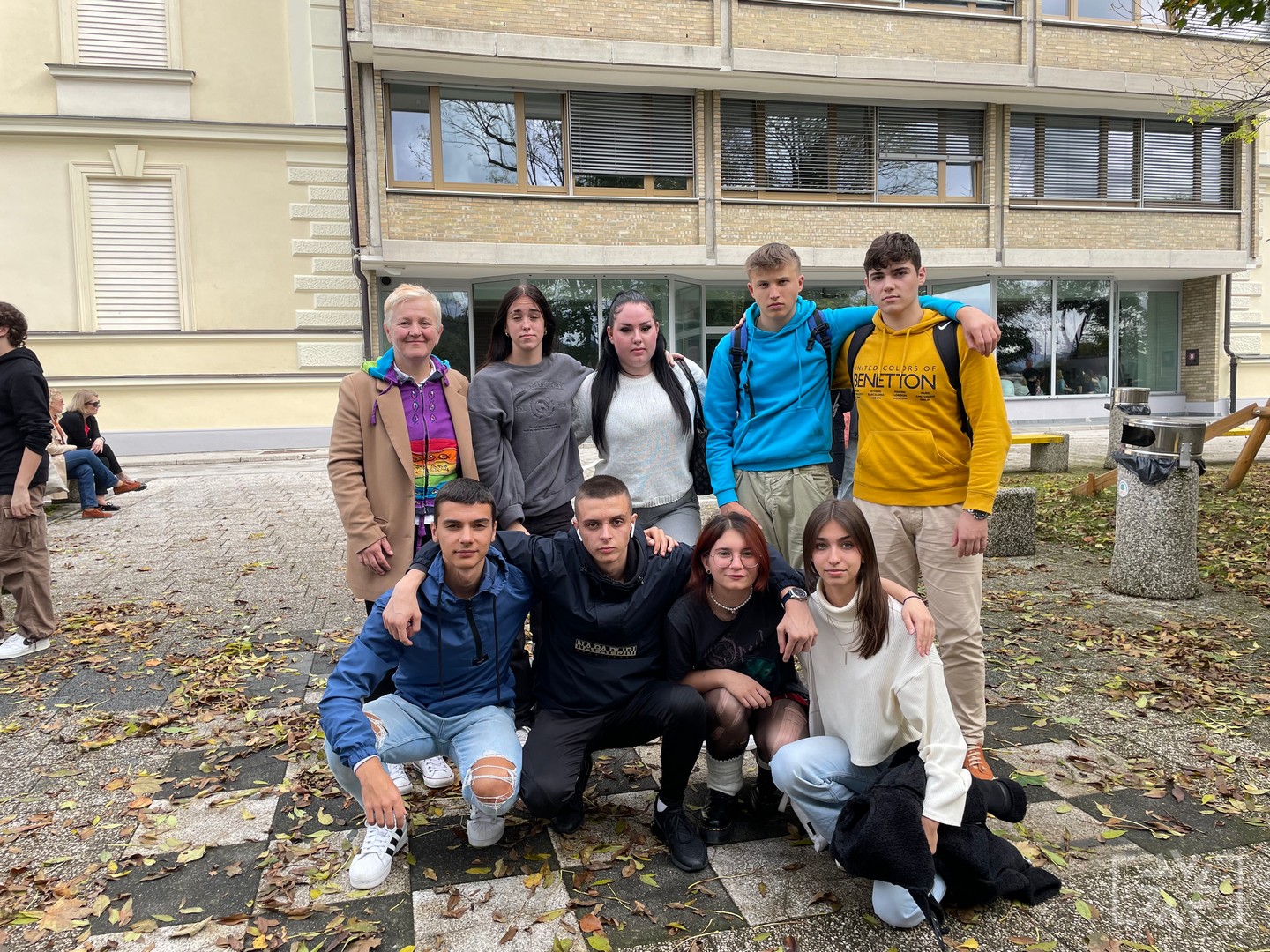 PRVO TEKMOVANJE NAŠIH DEBATERJEV PRVO TEKMOVANJE NAŠIH DEBATERJEV