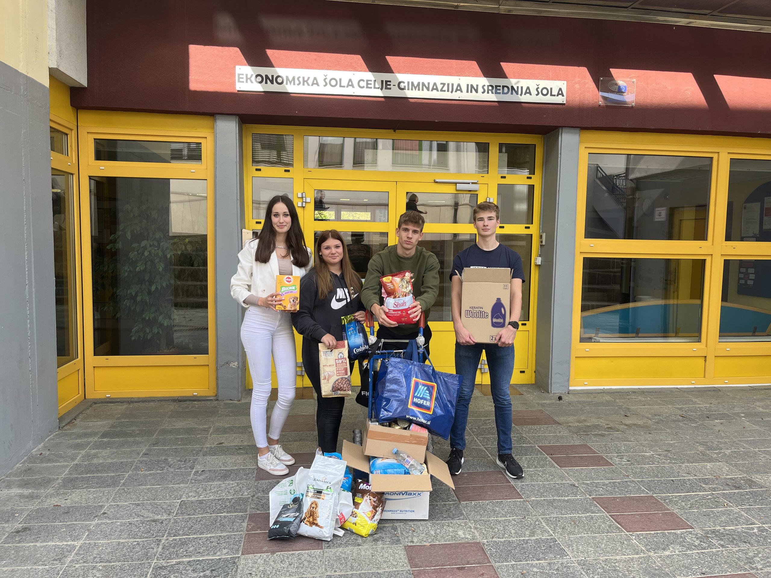 Učno podjetje Animall z roko v roki z Odbojkarskim klubom Celje v dobrodelni akciji Učno podjetje Animall z roko v roki z Odbojkarskim klubom Celje v dobrodelni akciji