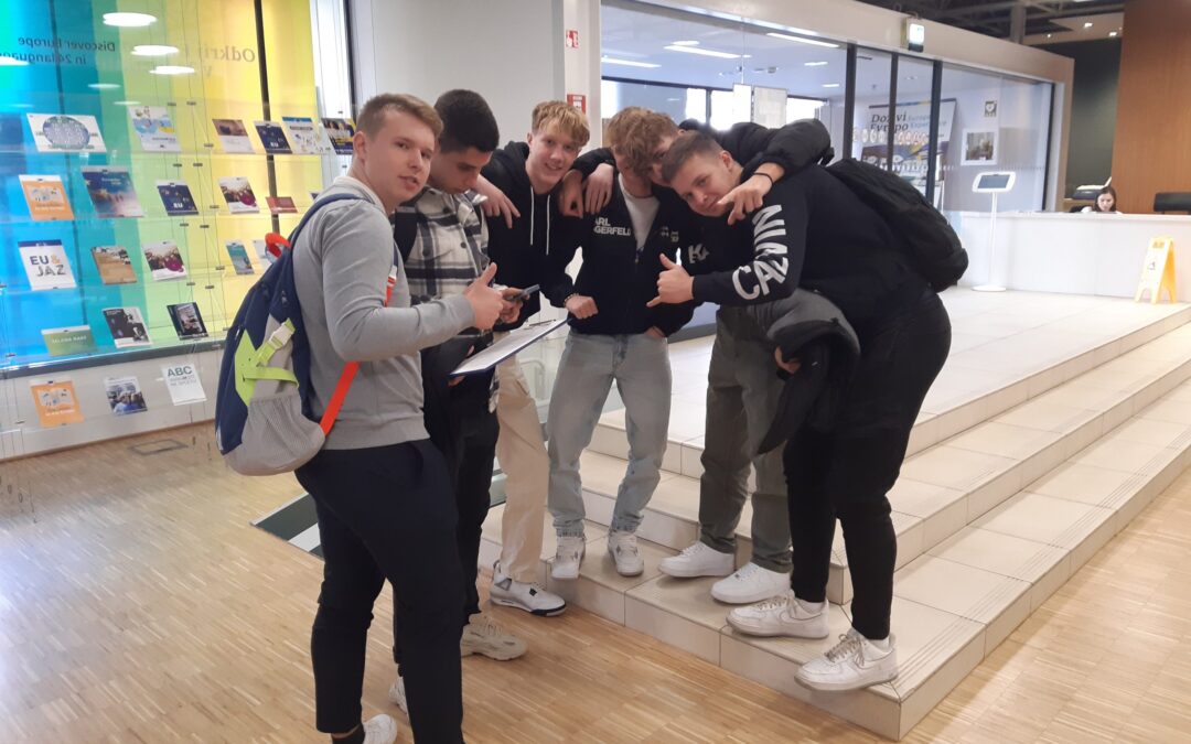 Dijaki 3. e in 3. f v okviru AKD v Ljubljani