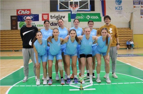 Košarkarice z suvereno uvrstitvijo v četrtfinale državnega prvenstva