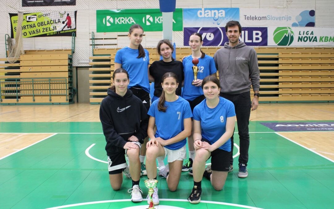 Naše dijakinje uvrščene na državno prvenstvo v košarki