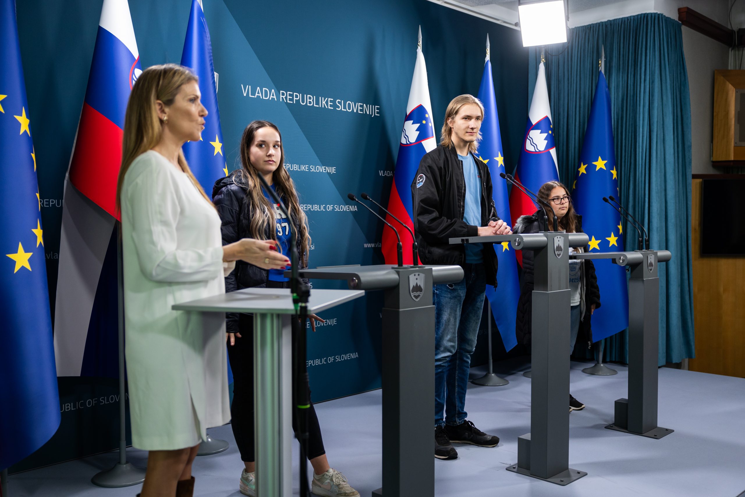 OBISK SEDEŽA VLADE, PREDSEDNIŠKE PALAČE IN KNJIŽNEGA SEJMA OBISK SEDEŽA VLADE, PREDSEDNIŠKE PALAČE IN KNJIŽNEGA SEJMA