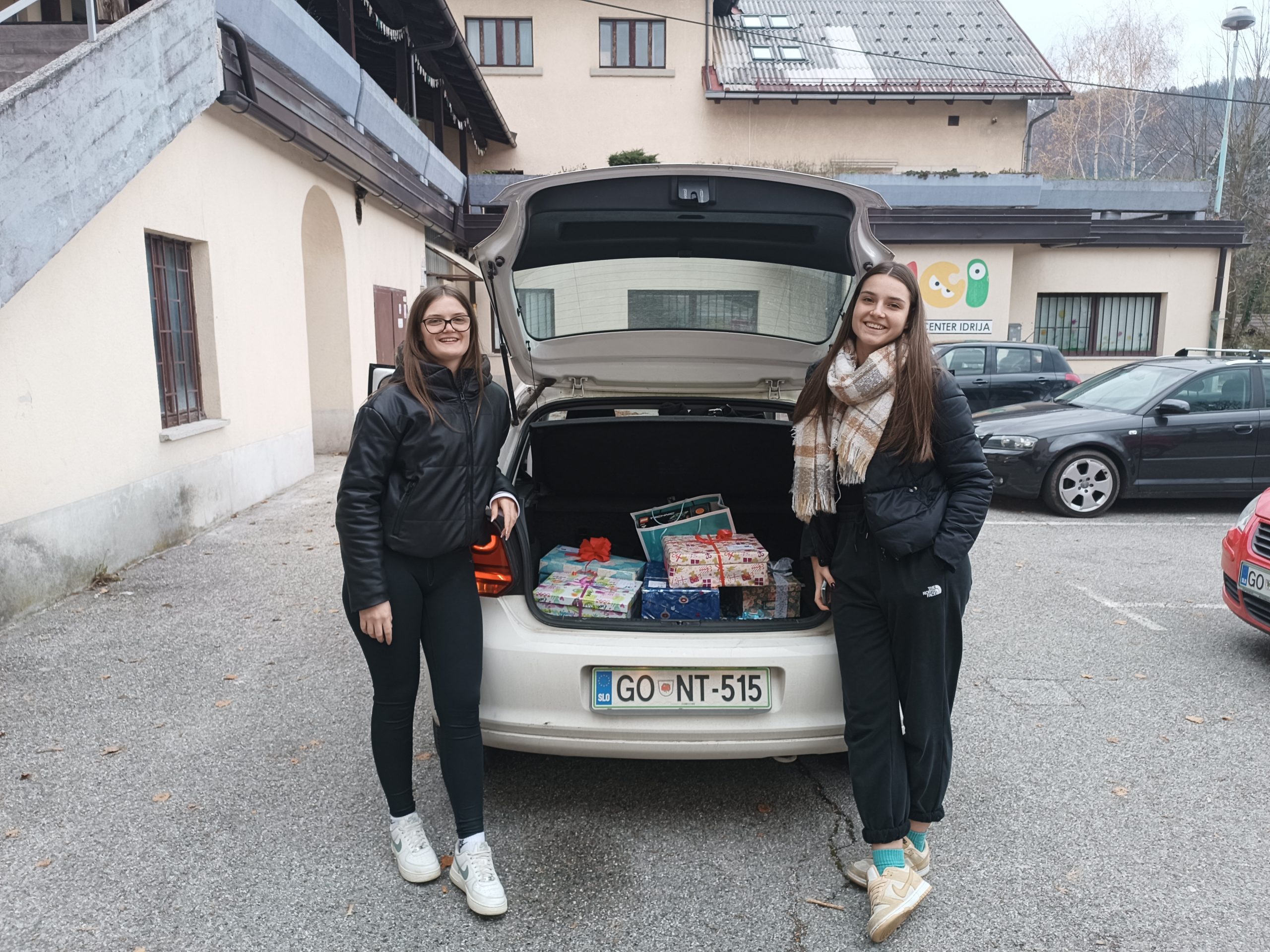 Božički tudi na Gimnaziji Jurija Vege Idrija Božički tudi na Gimnaziji Jurija Vege Idrija