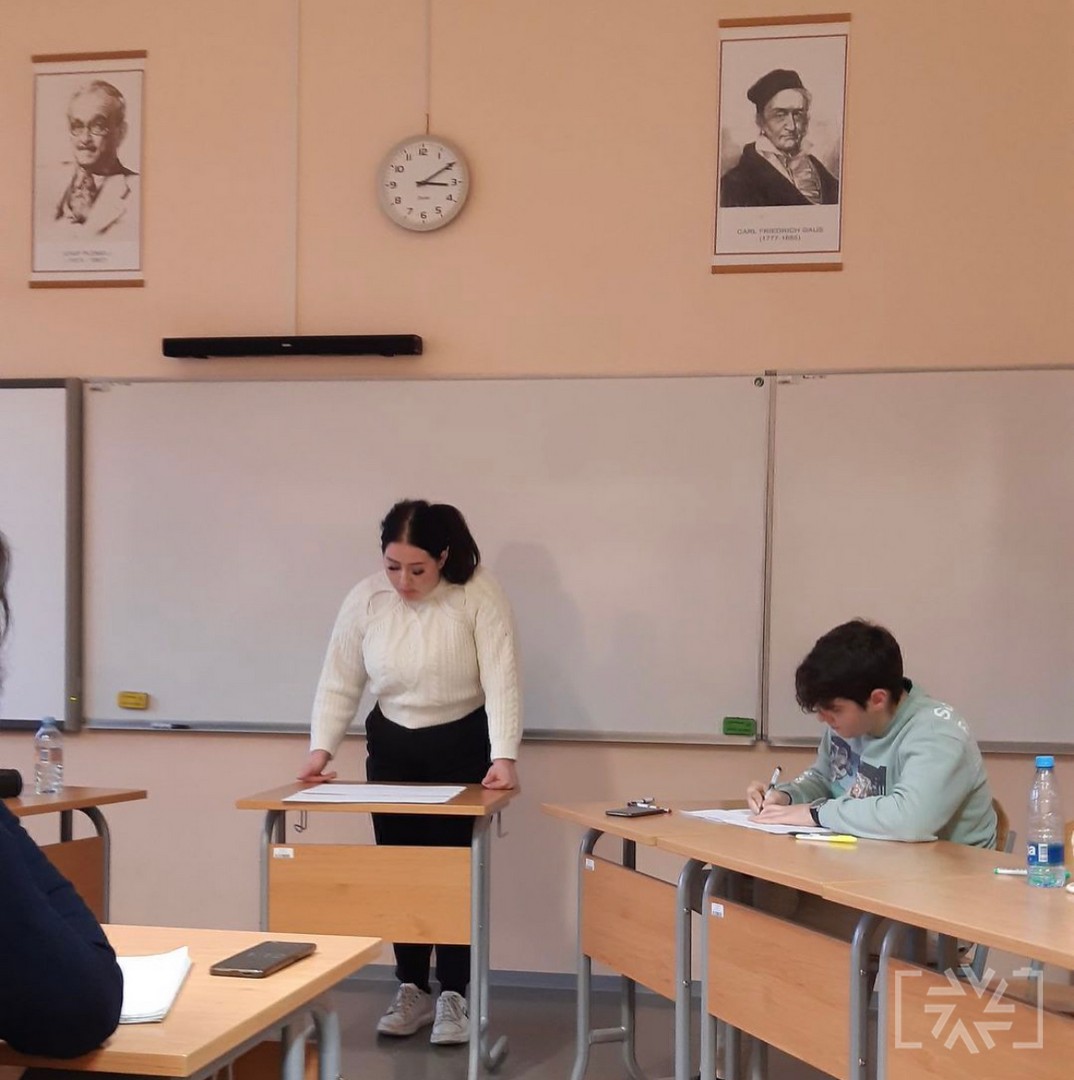 NAŠI DEBATERJI ODLIČNI V MARIBORU NAŠI DEBATERJI ODLIČNI V MARIBORU