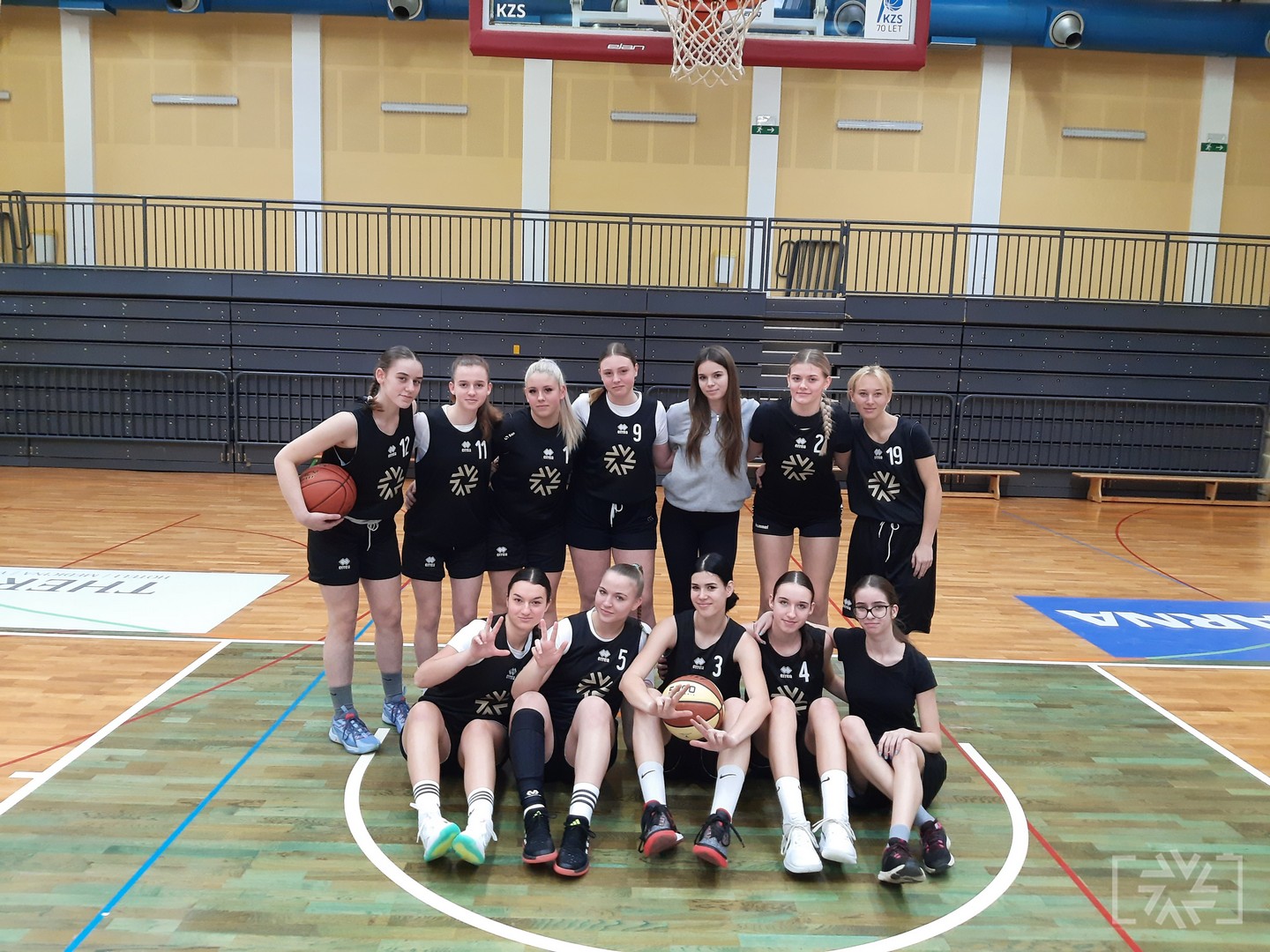 FINALISTKE PODROČNEGA FINALNEGA TURNIRJA V KOŠARKI