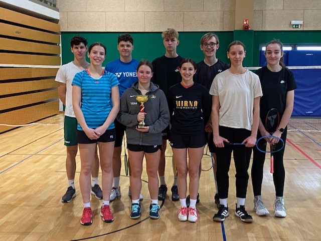 Na področnem tekmovanju v badmintonu Gimnazija Novo mesto pobrala večino medalj