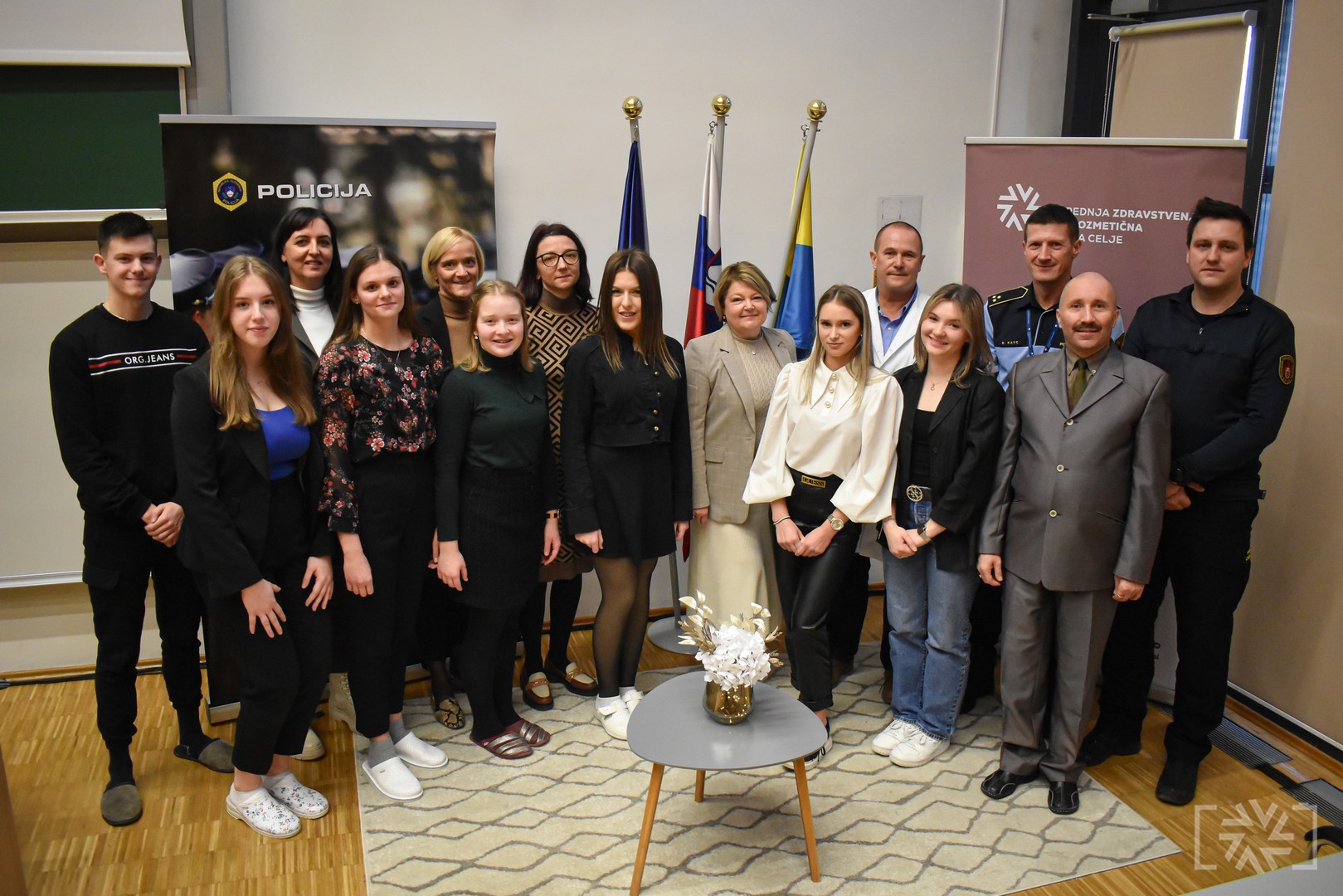 OKROGLA MIZA: UPORABA PIROTEHNIKE – DA ALI NE?