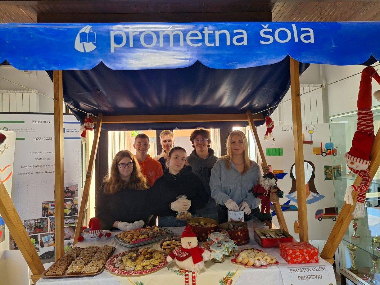 Dobrodelna božična stojnica