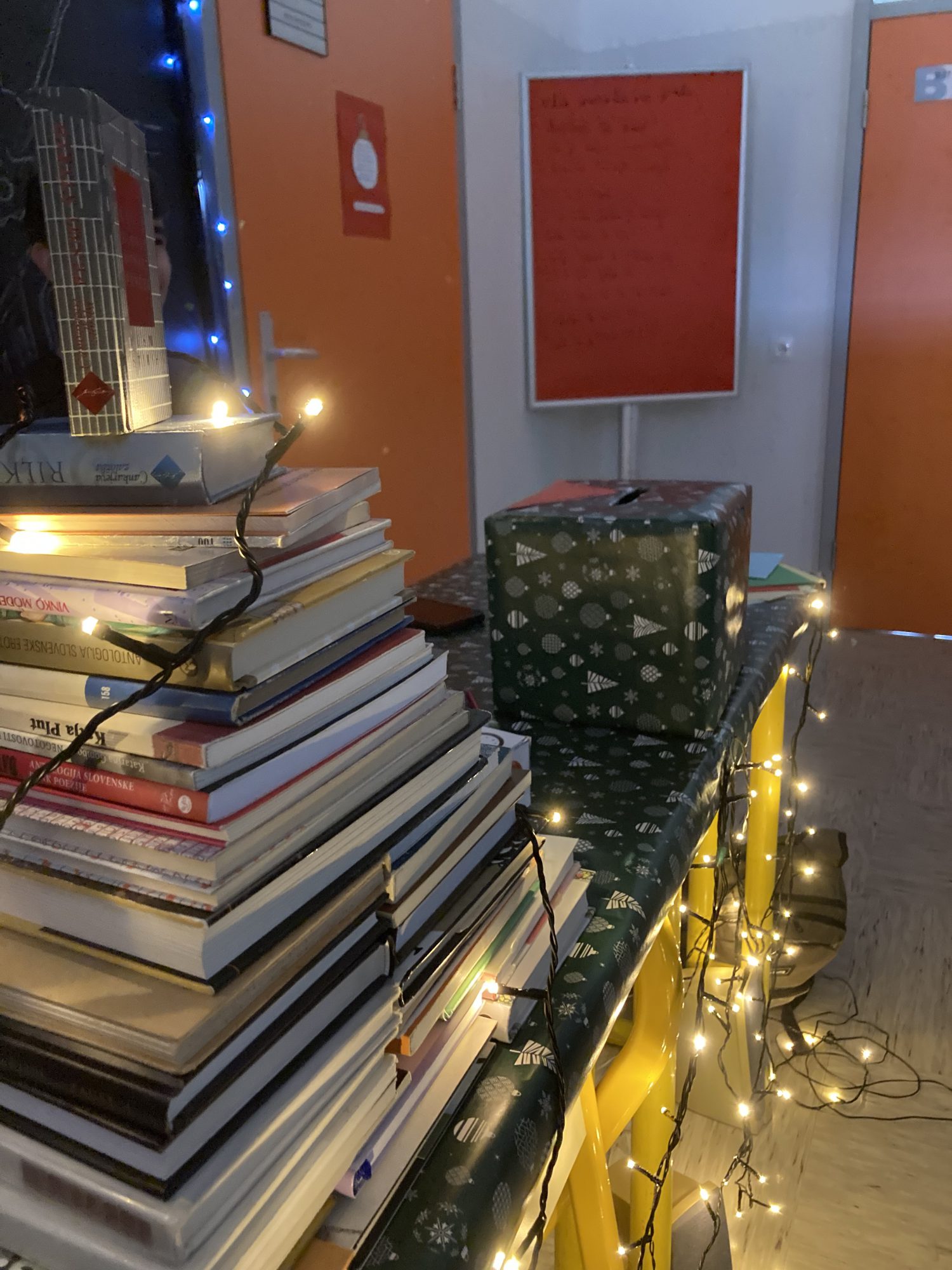 Božična literarna deLAVnicA Božična literarna deLAVnicA