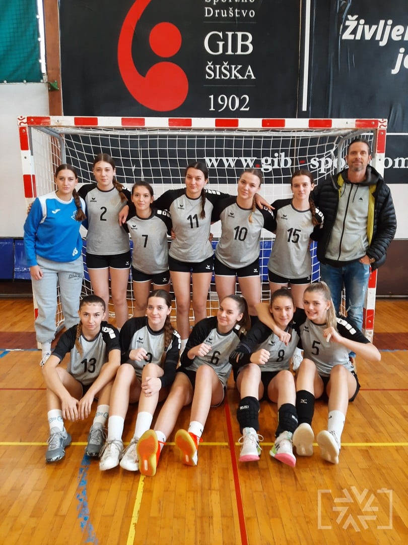 DIJAKINJE SZKŠC NA DRŽAVNEM ČETRTFINALU V ROKOMETU DIJAKINJE SZKŠC NA DRŽAVNEM ČETRTFINALU V ROKOMETU