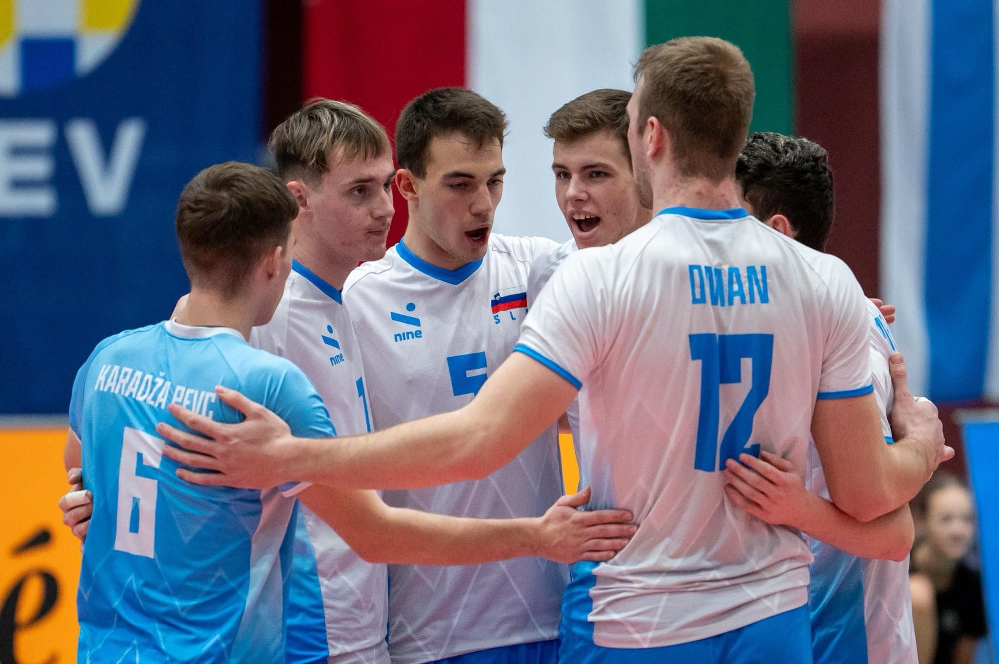Jakob Špes Podbregar osvojil zlato z moško odbojkarsko reprezentanco Jakob Špes Podbregar osvojil zlato z moško odbojkarsko reprezentanco