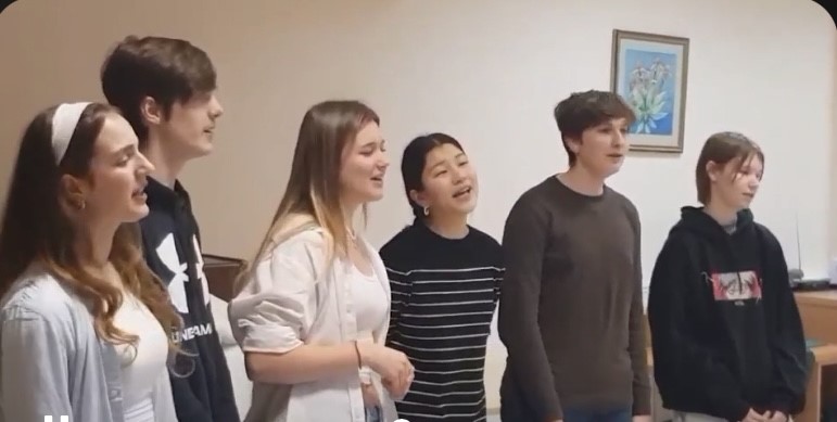 Dijaki razveselili upokojence Doma ob Savinji