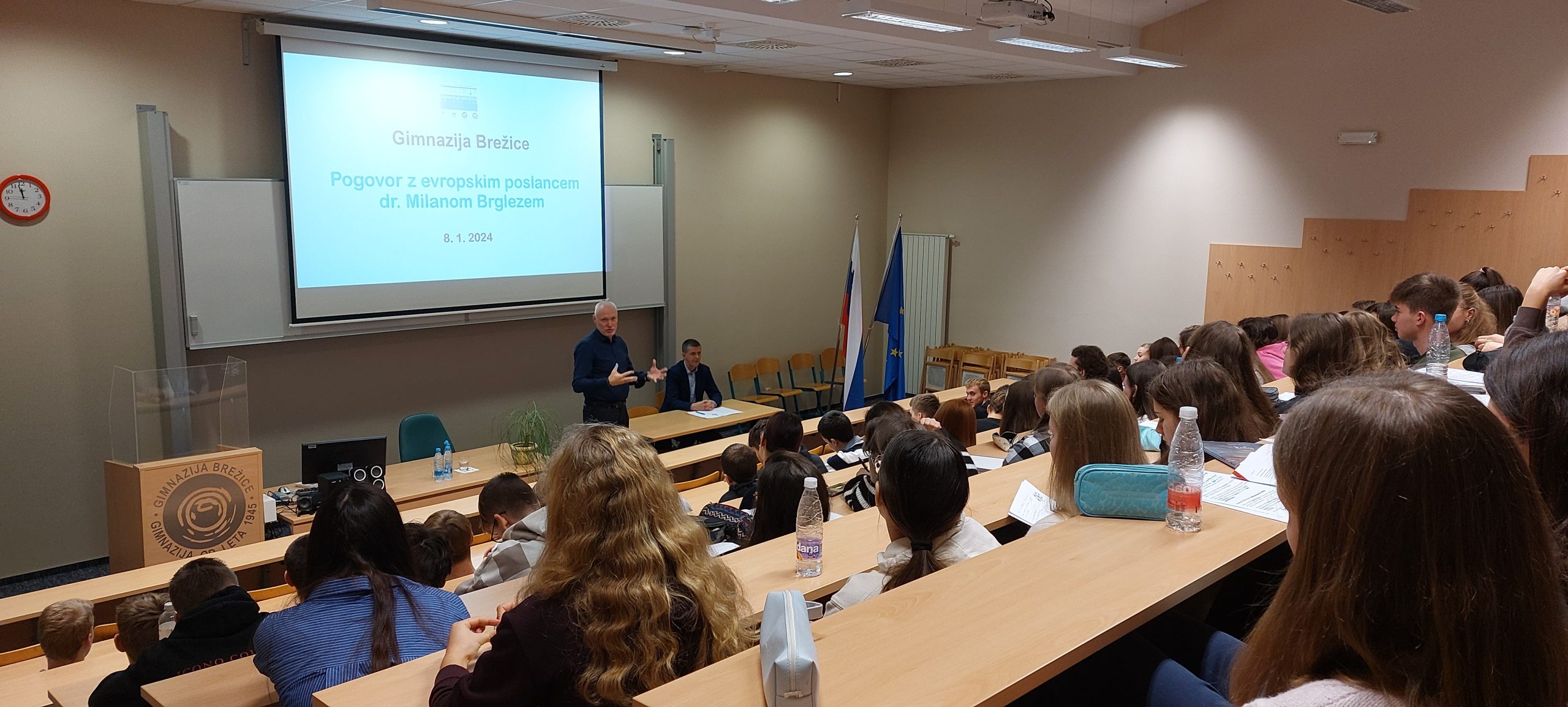 Pogovor dijakov tretjih letnikov z evropskim poslancem Pogovor dijakov tretjih letnikov z evropskim poslancem
