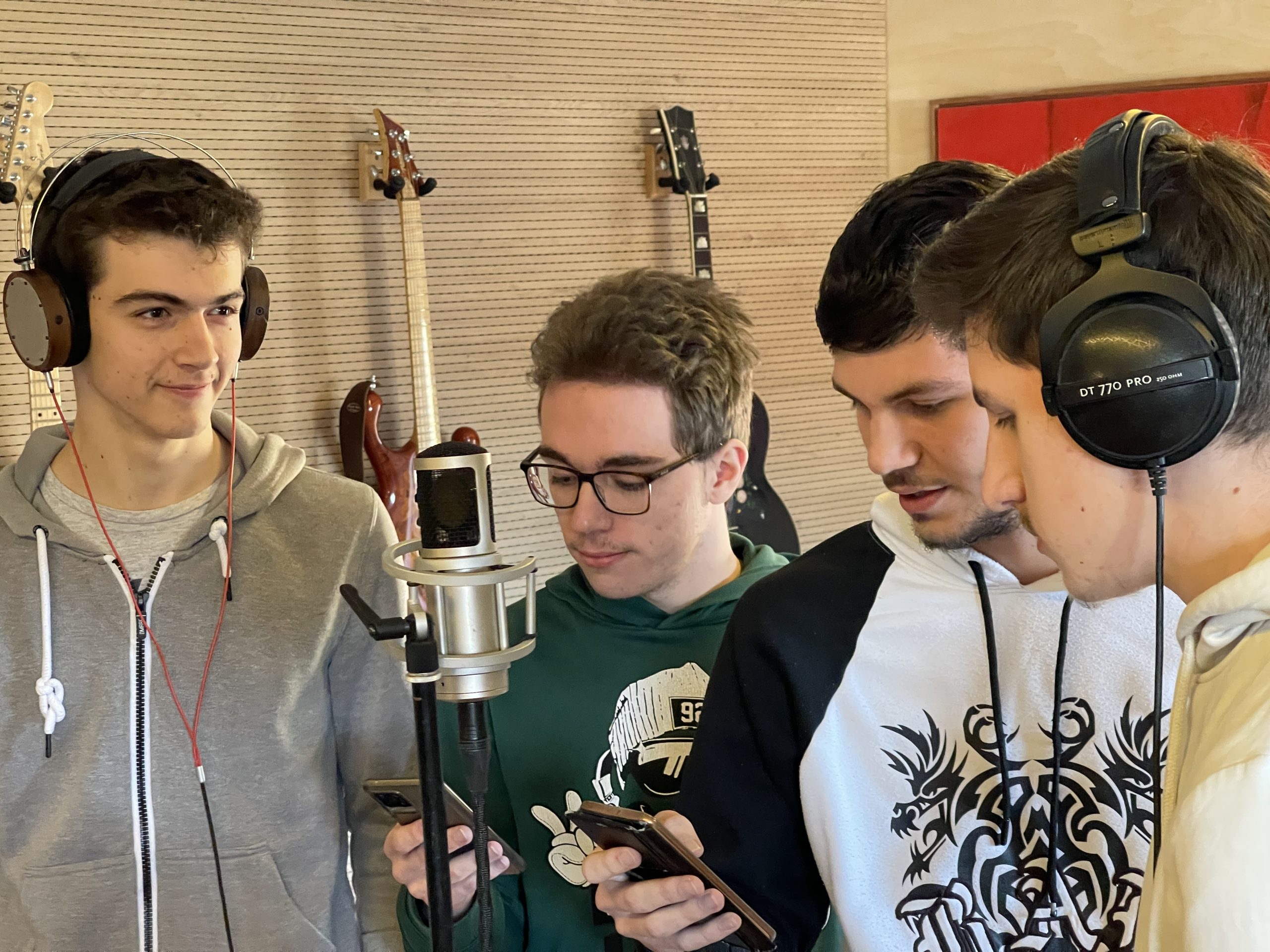 Snemanje v televizijskem in glasbenem studiu – projektni dan dijakov 4.R Snemanje v televizijskem in glasbenem studiu – projektni dan dijakov 4.R