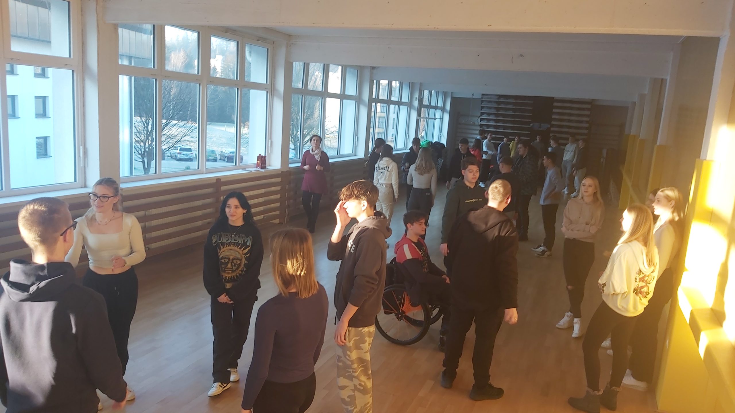 Medrazredno druženje “B-jekov” GIM in ERŠ na 2. (TR)B-mešanem turnirju v odbojki Medrazredno druženje “B-jekov” GIM in ERŠ na 2. (TR)B-mešanem turnirju v odbojki