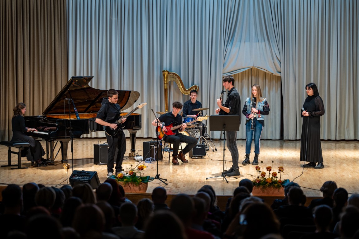 Dobrodelni koncert Gimnazije ŠC Velenje Dobrodelni koncert Gimnazije ŠC Velenje