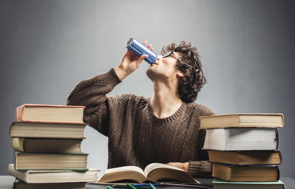 ZAKAJ SO ENERGIJSKE PIJAČE SLABE ZA TVOJE ZDRAVJE?