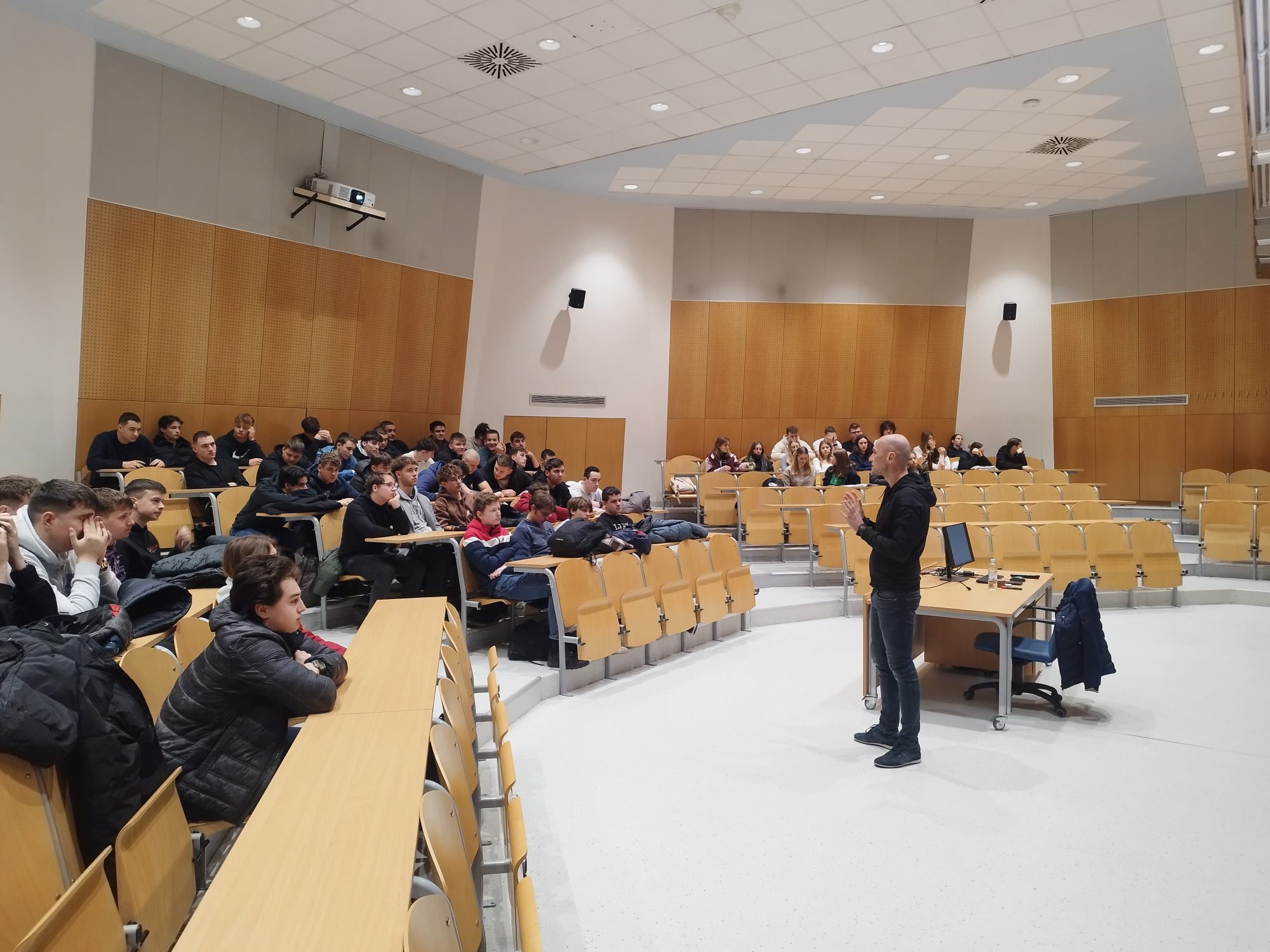 Motivacijsko predavanje za dijake zaključnih letnikov: Tanka črta odgovornosti