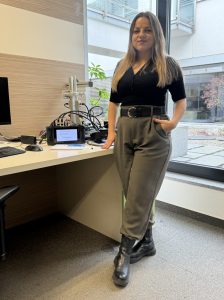 »Nič ni hudega, če nimaš vsak trenutek vsega znanja, za katerega misliš, da ga potrebuješ. Dovolj je tvoja radovednost in ta lahko zgradi povsem nov svet.« (Brina Škoda)