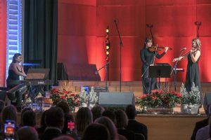 Maja Sevčnikar (violina), Zala Žagar (violina), Ema Laznik (klavir)