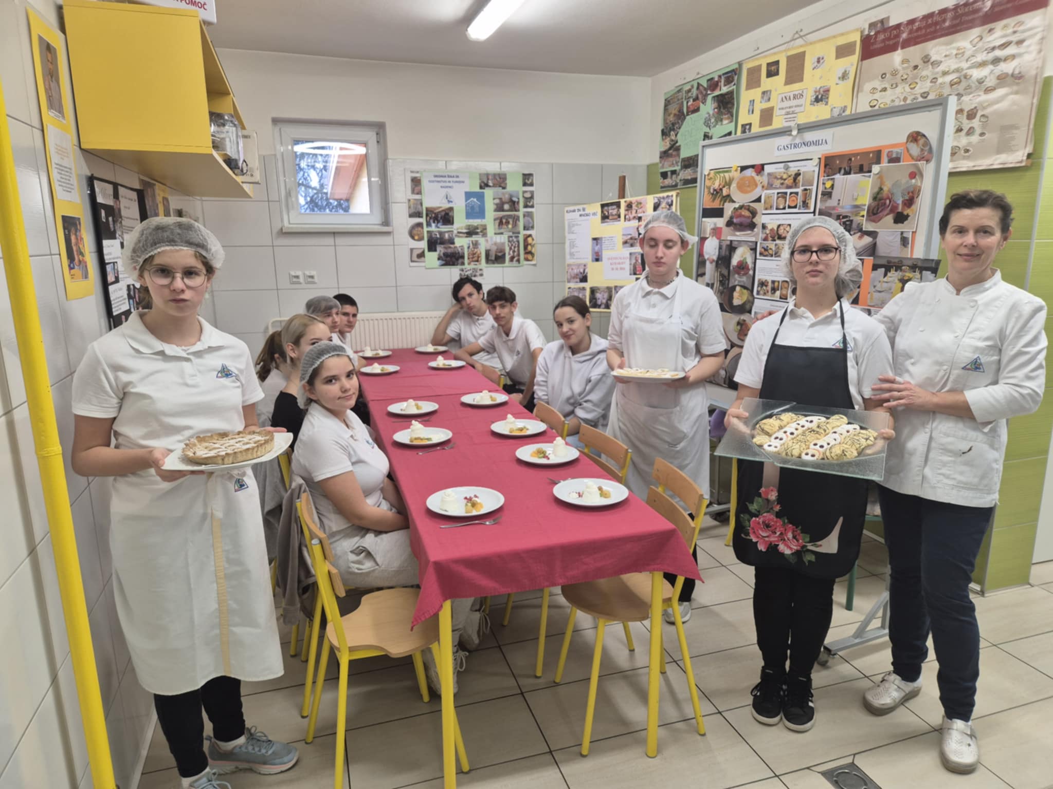 Na SŠGT Radenci se širi vonj po prazničnih slaščicah