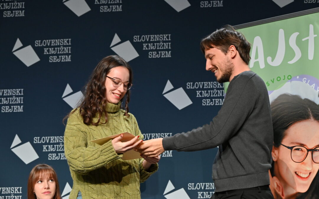 Iva Topolovec na glavnem odru Slovenskega knjižnega sejma 2024
