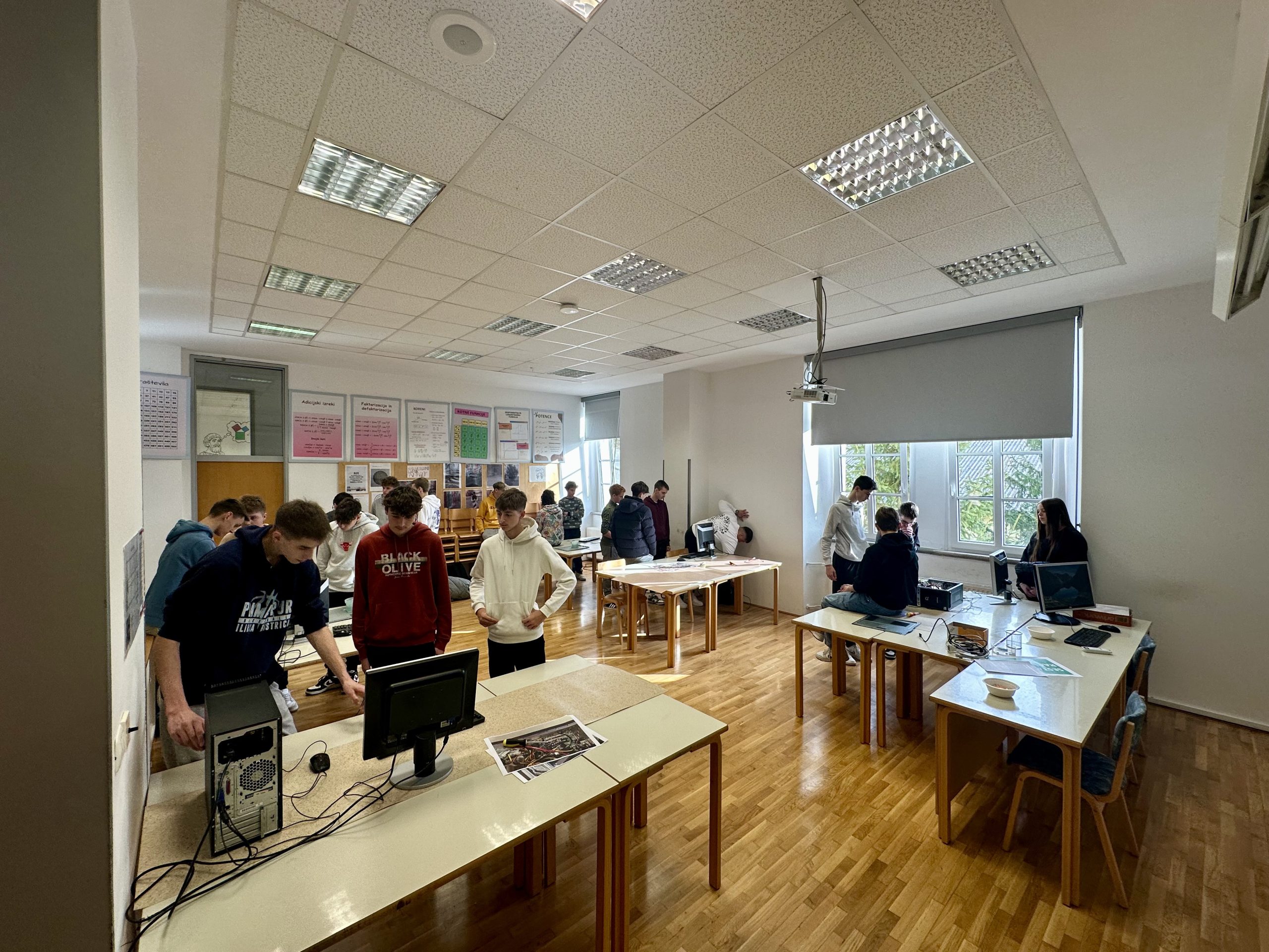 Na stežaj smo odprli vrata Gimnazije Ilirska Bistrica in bili veselih številnih obiskovalcev