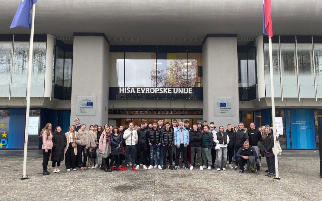 Dijaki 3. a, 3. b in 3. c v Ljubljani spoznavali Evropsko unijo in državne institucije