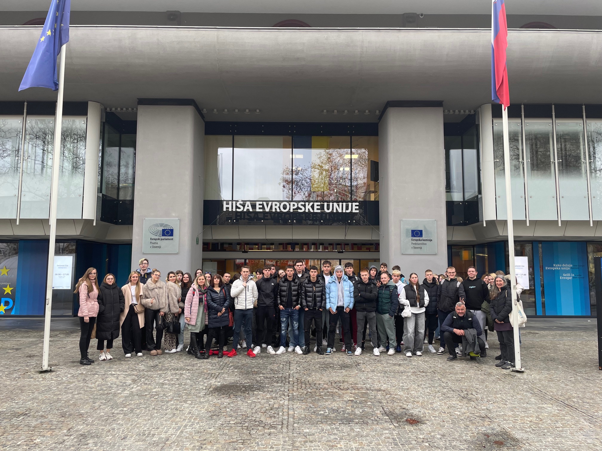 Dijaki 3. a, 3. b in 3. c v Ljubljani spoznavali Evropsko unijo in državne institucije Dijaki 3. a, 3. b in 3. c v Ljubljani spoznavali Evropsko unijo in državne institucije