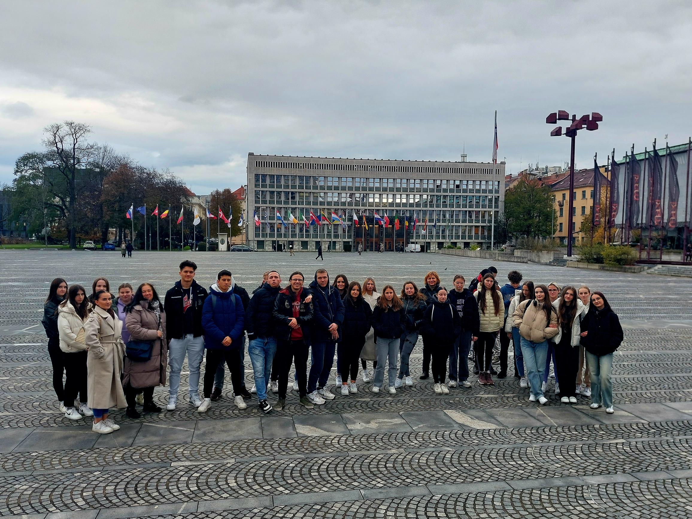 Dijaki 2. č in 2. d v okviru AKD obiskali Ljubljano