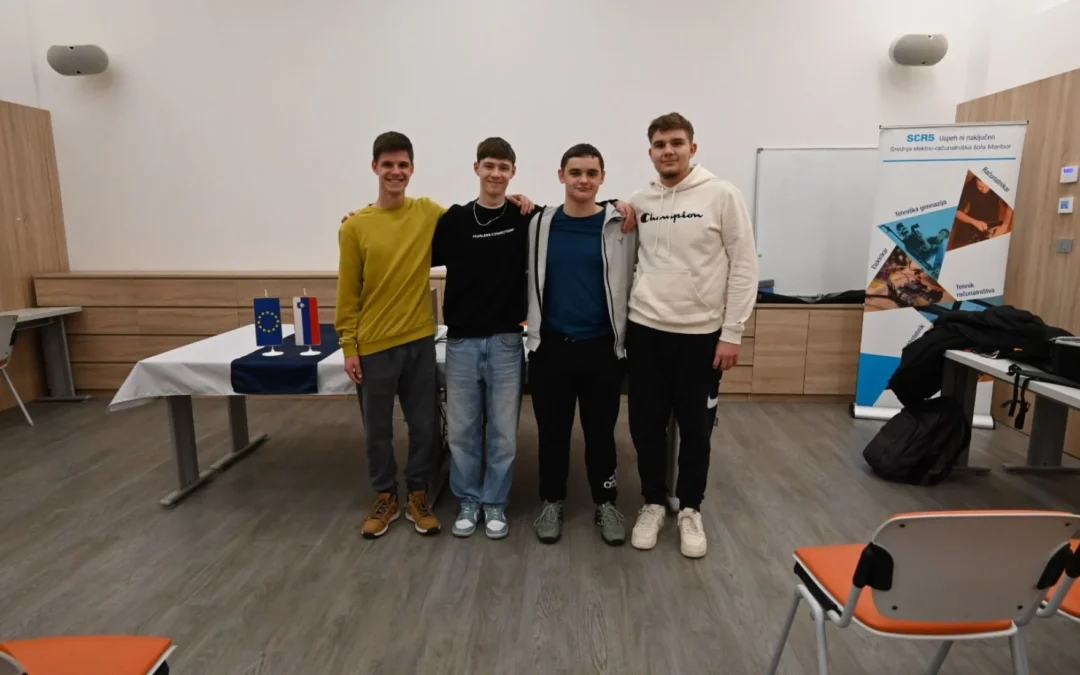 Dijaki navdušili z edinstveno računalniško mizo
