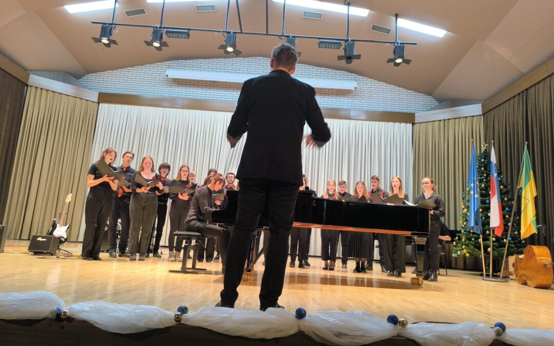 Gimnazijska proslava ob dnevu samostojnosti in enotnosti ter ob prihajajočih božično-novoletnih praznikih