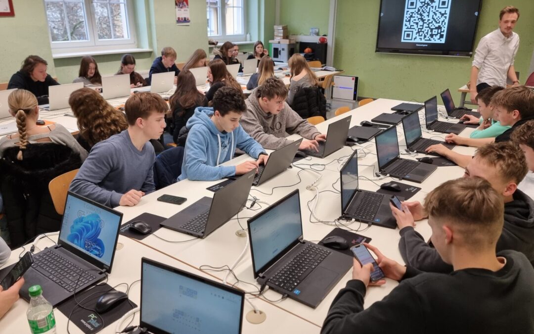 Pri projektu KATARINA so tokrat dijaki spoznavali varno rabo omrežja