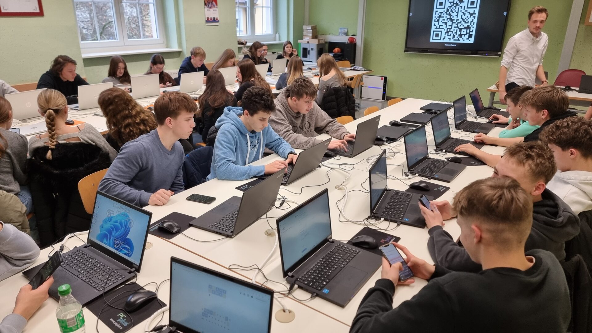 Pri projektu KATARINA so tokrat dijaki spoznavali varno rabo omrežja Pri projektu KATARINA so tokrat dijaki spoznavali varno rabo omrežja
