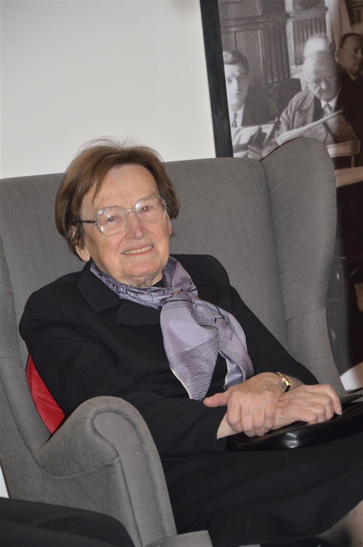 Umrla je prof. Orožen Umrla je prof. Orožen