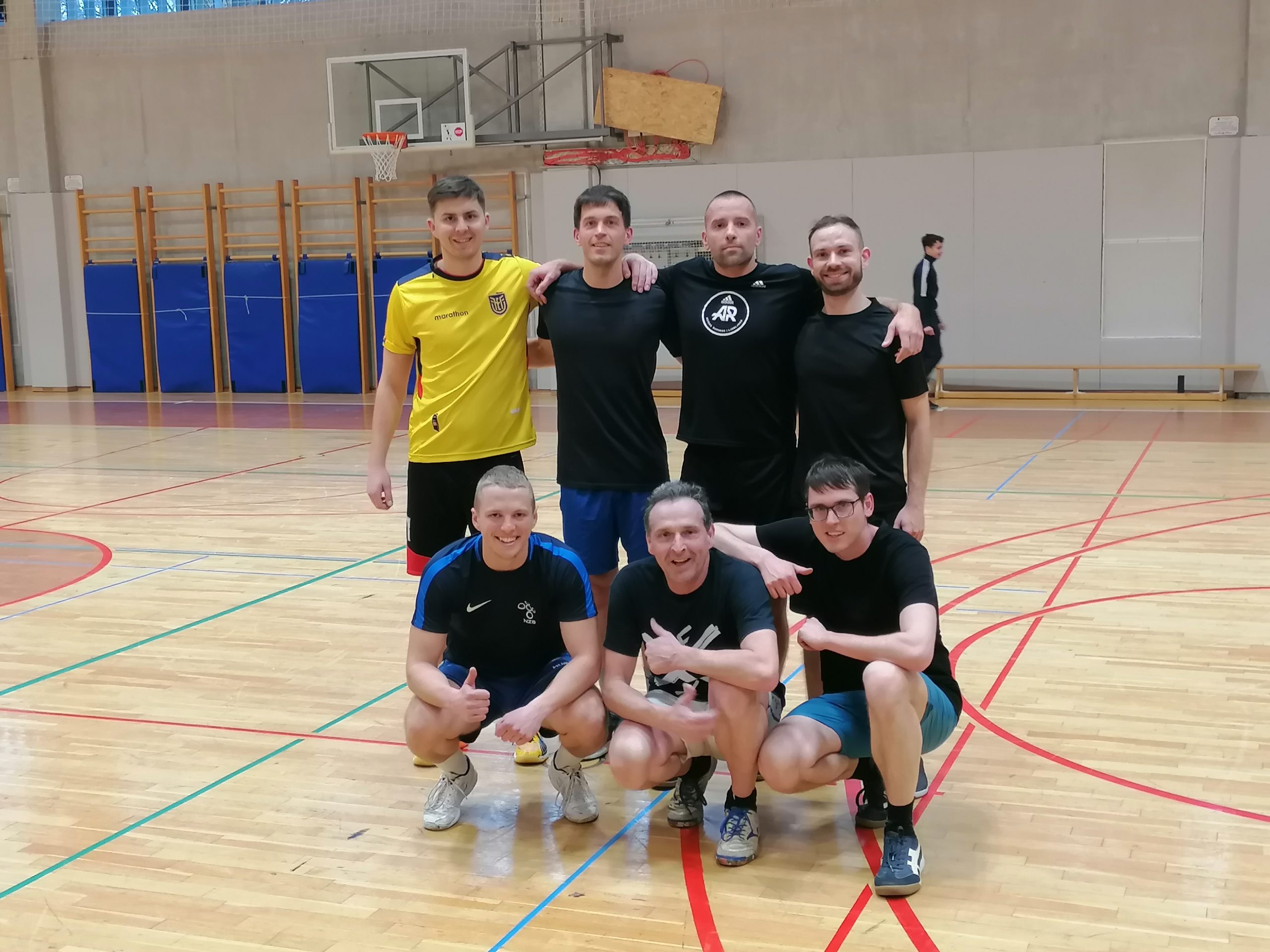 Medrazredna nogometna tekmovanja