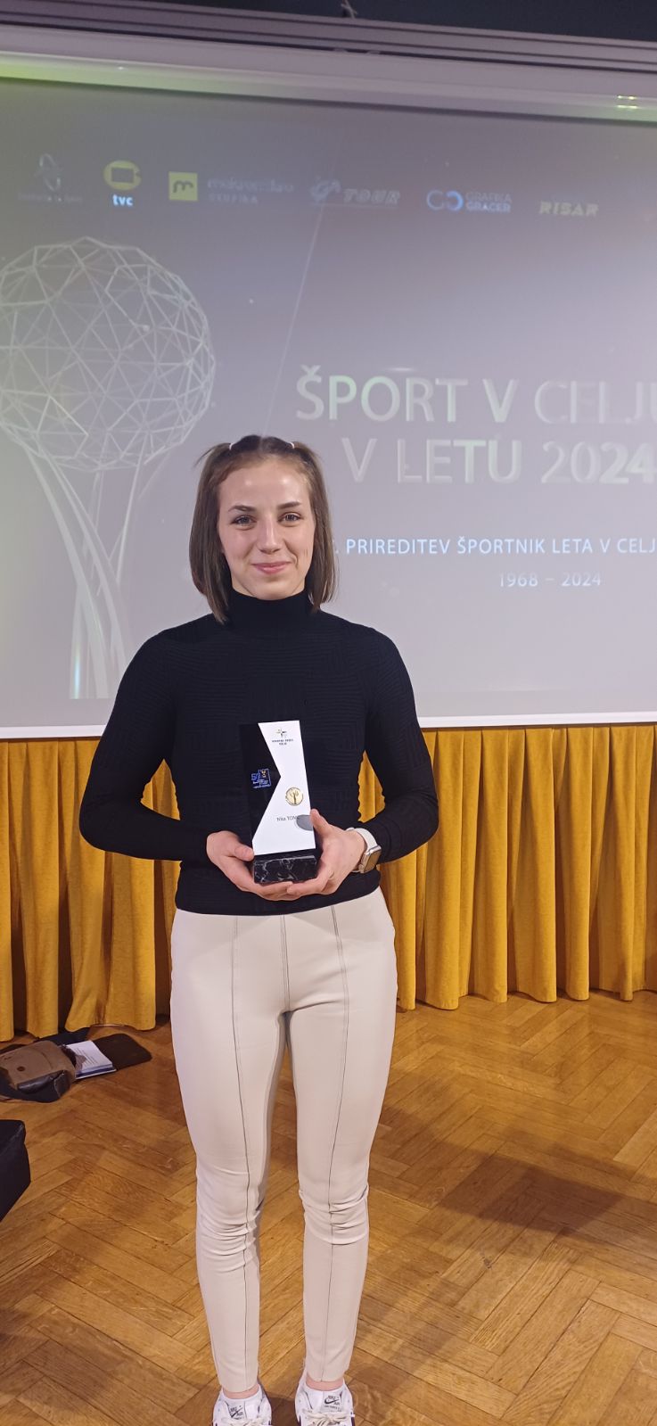Nika Tomc prejela priznanje za leto 2024 Nika Tomc prejela priznanje za leto 2024