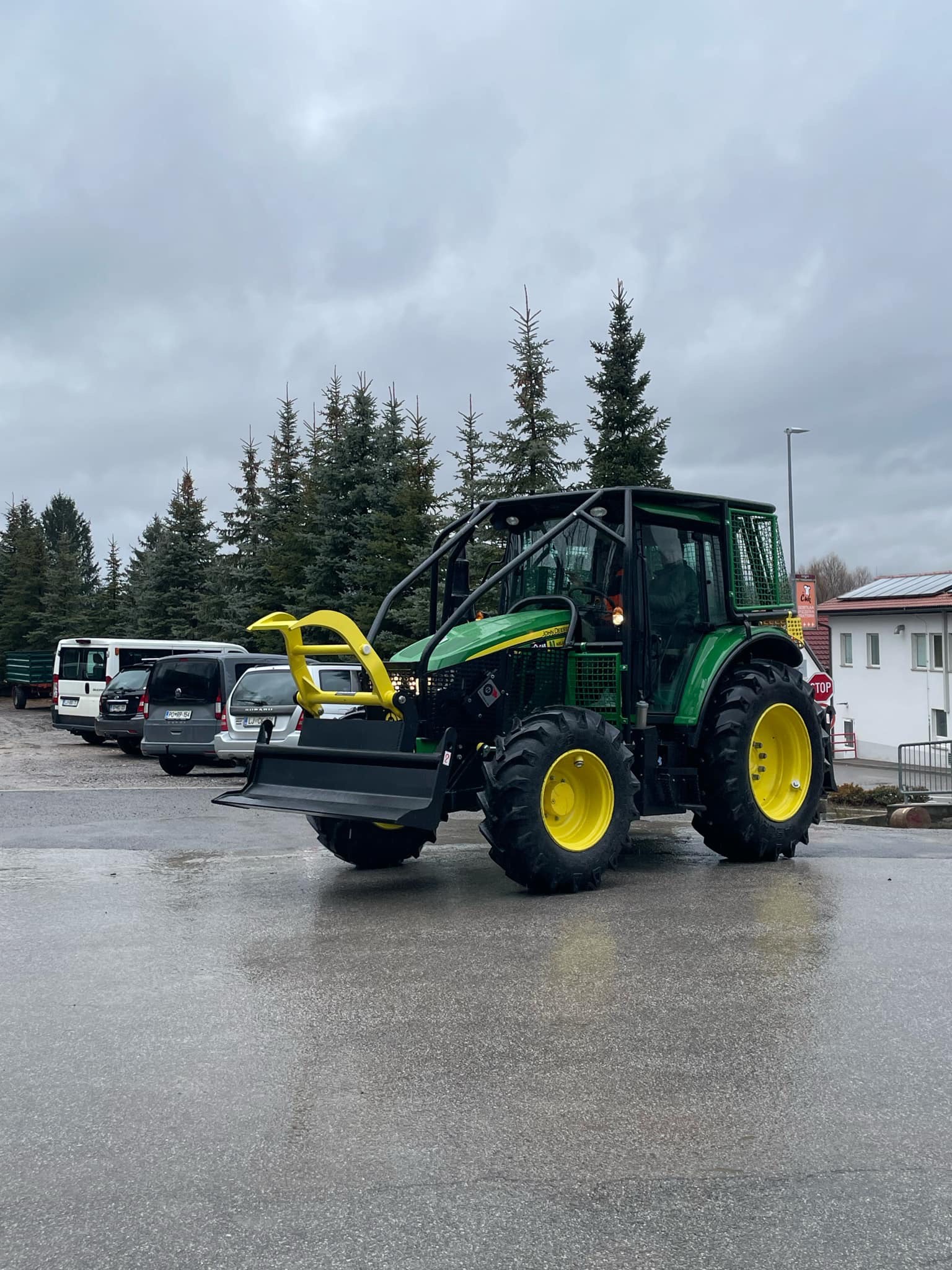 Bogatejši za nov gozdarski traktor John Deere 6115M Bogatejši za nov gozdarski traktor John Deere 6115M