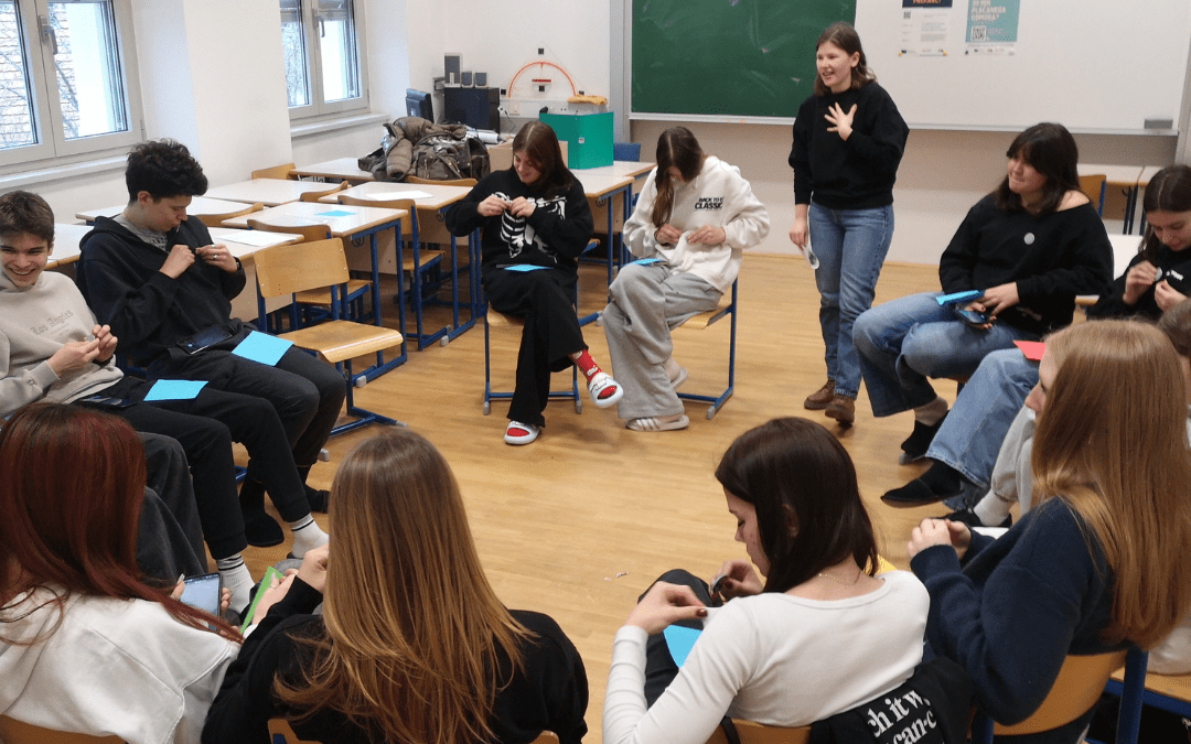 Z mladinskim delom proti prekarnosti mladih