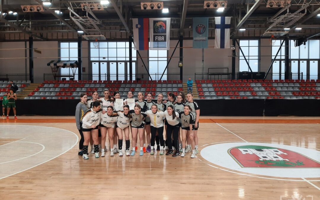 UVRSTITEV DIJAKINJ SZKŠC V POLFINALE DRŽAVNEGA PRVENSTVA V ROKOMETU