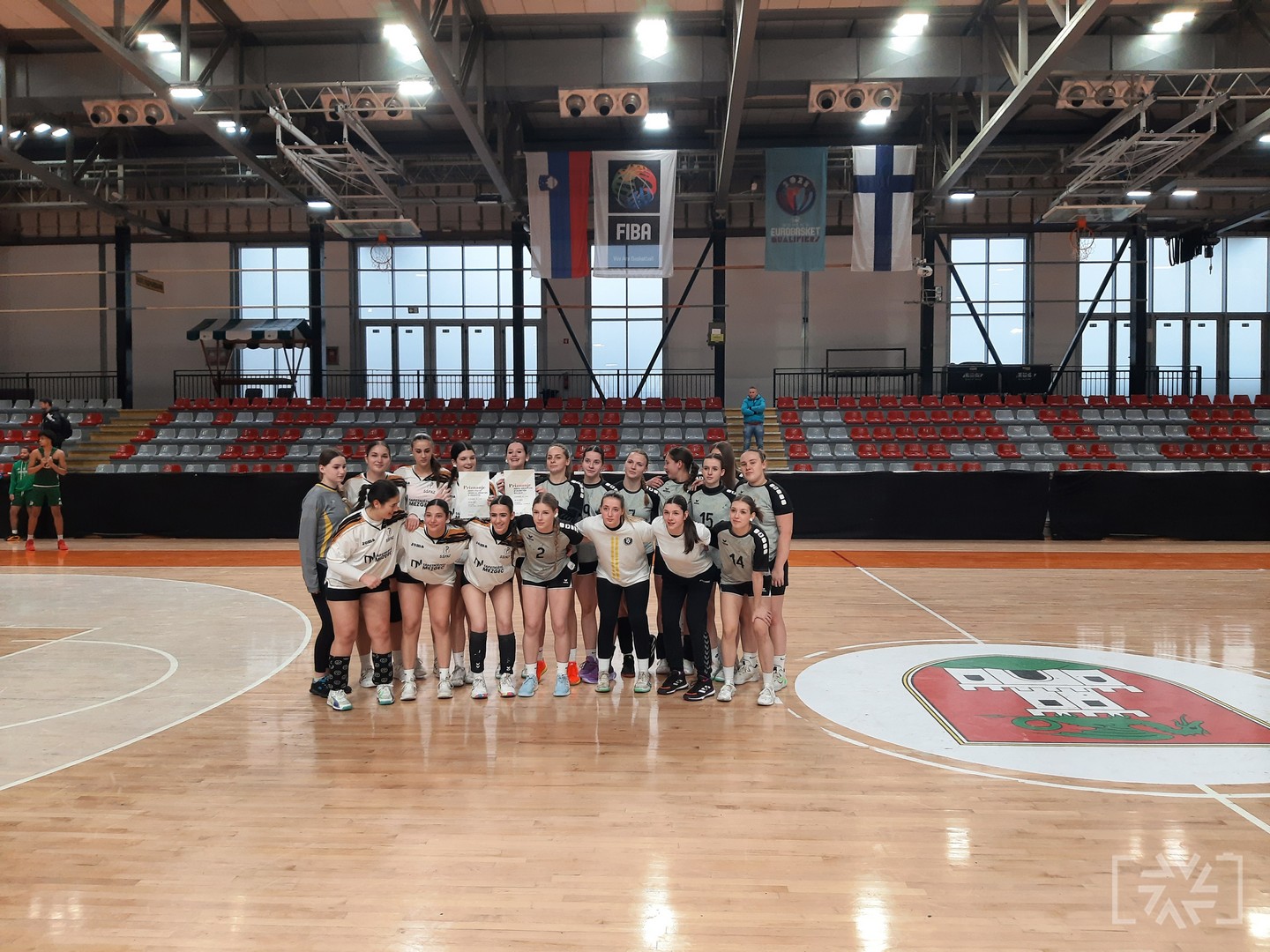 UVRSTITEV DIJAKINJ SZKŠC V POLFINALE DRŽAVNEGA PRVENSTVA V ROKOMETU UVRSTITEV DIJAKINJ SZKŠC V POLFINALE DRŽAVNEGA PRVENSTVA V ROKOMETU
