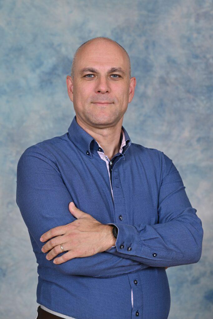 dr. Samo Repolusk