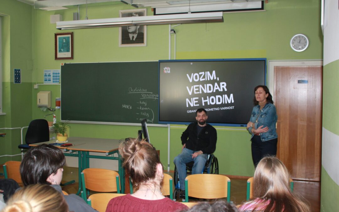 Vozim, vendar ne hodim