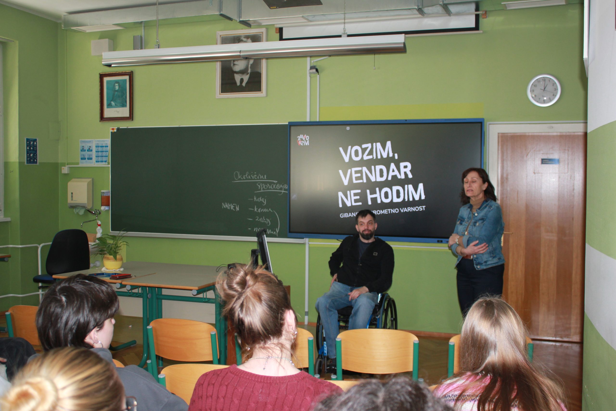 Vozim, vendar ne hodim Vozim, vendar ne hodim
