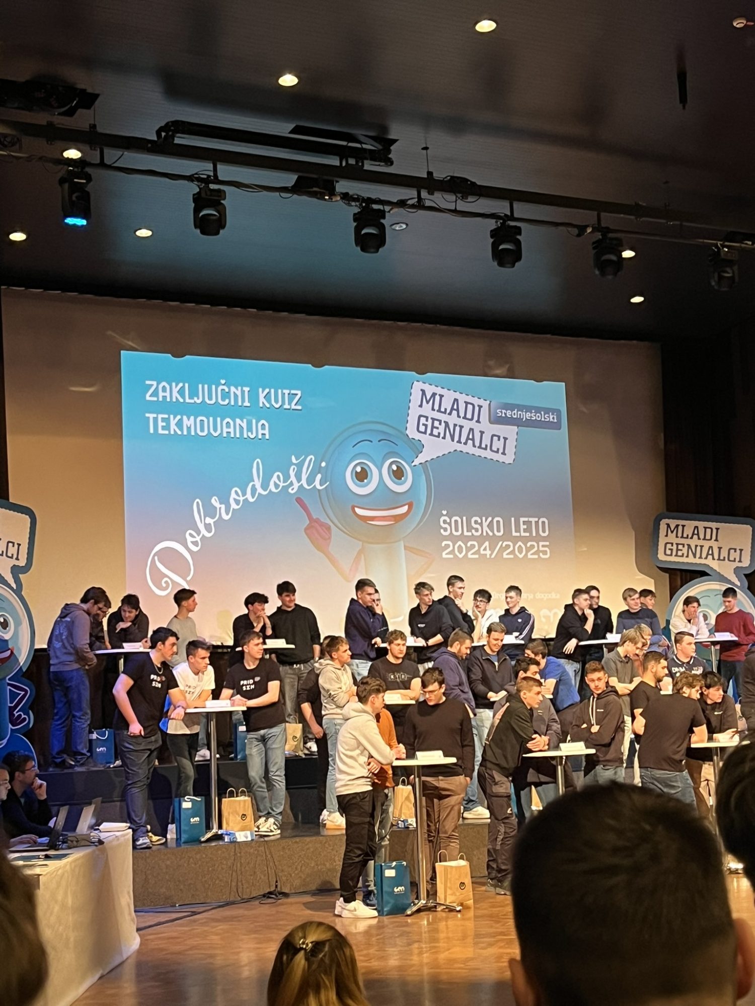 Tekmovanje Mladi genialci: dijaki pokazali svoje znanje Tekmovanje Mladi genialci: dijaki pokazali svoje znanje
