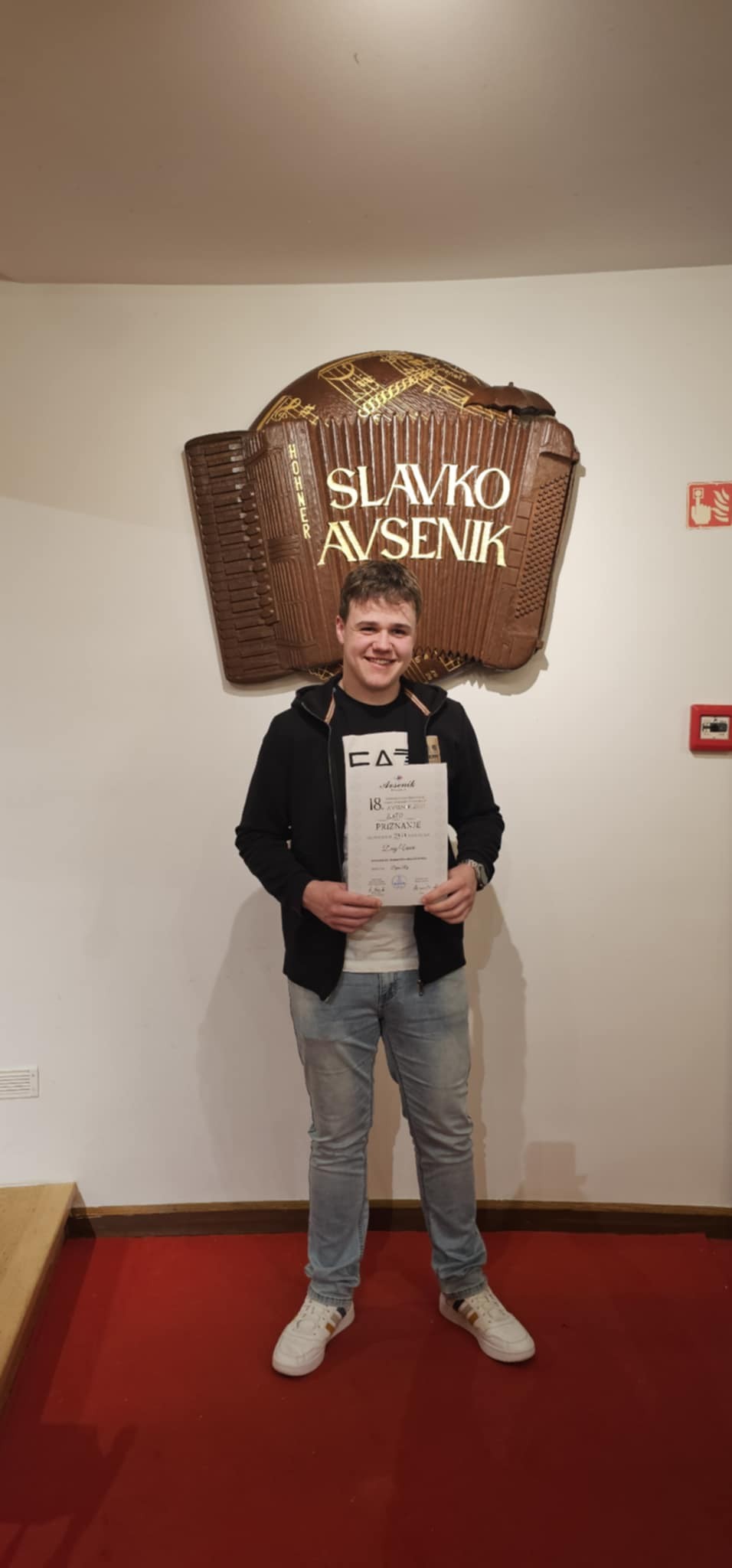 ZLATO AVSENIKOVO PRIZNANJE ZLATO AVSENIKOVO PRIZNANJE