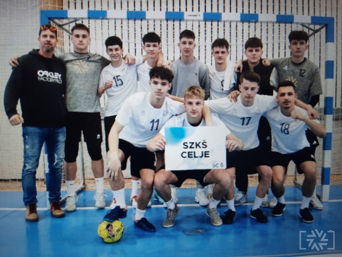 ZGODOVINSKA UVRSTITEV DIJAKOV SZKŠC V POLFINALE ŠOLSKEGA DRŽAVNEGA PRVENSTVA V MALEM NOGOMETU ZGODOVINSKA UVRSTITEV DIJAKOV SZKŠC V POLFINALE ŠOLSKEGA DRŽAVNEGA PRVENSTVA V MALEM NOGOMETU