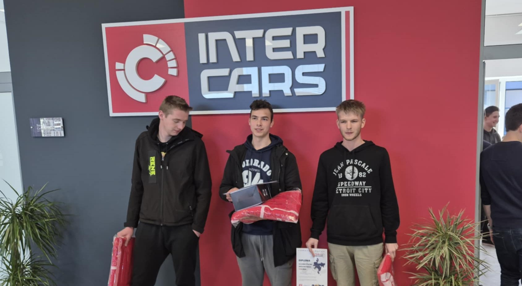 Young Car Mechanic (drugi krog) Young Car Mechanic (drugi krog)