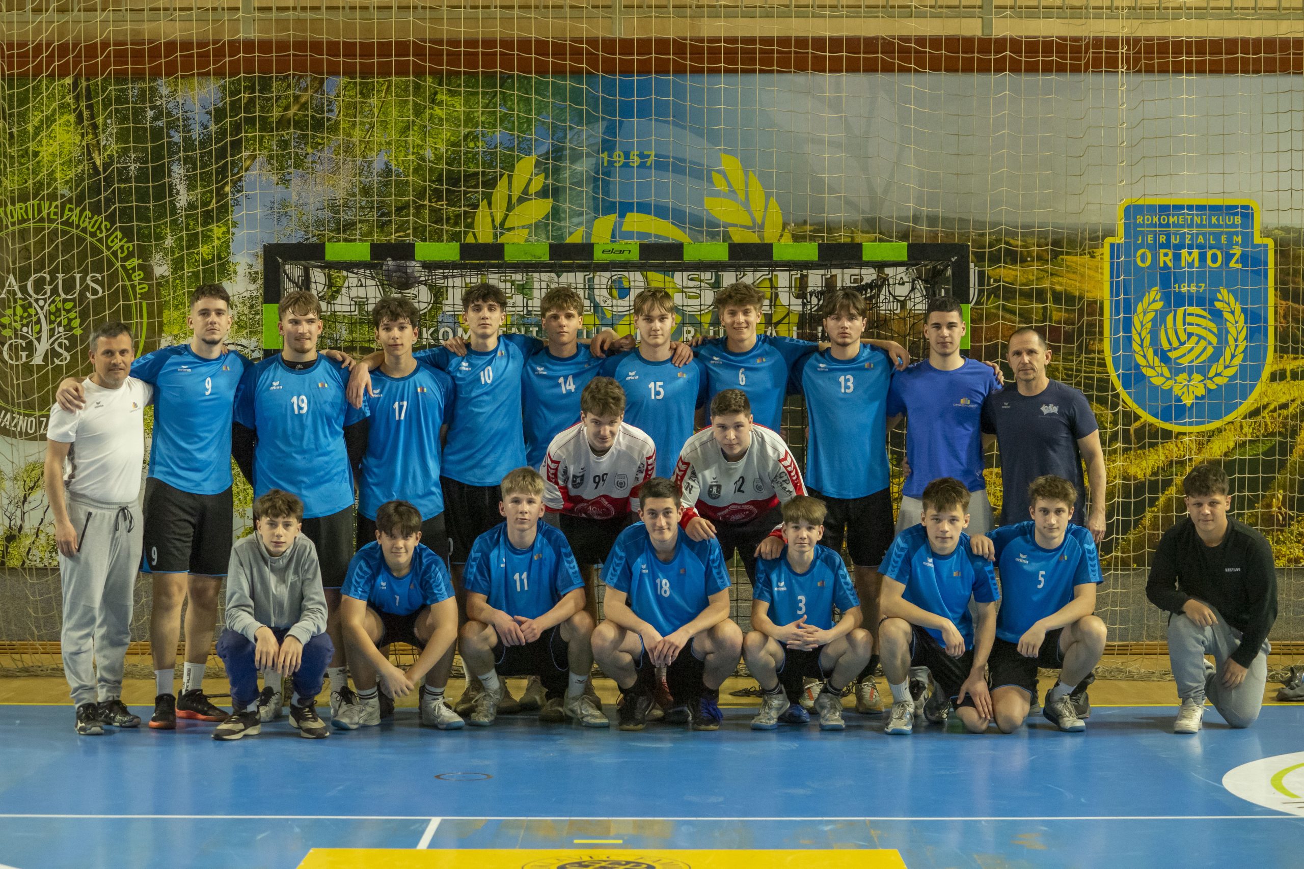 Rokometaši gladko v finale Rokometaši gladko v finale